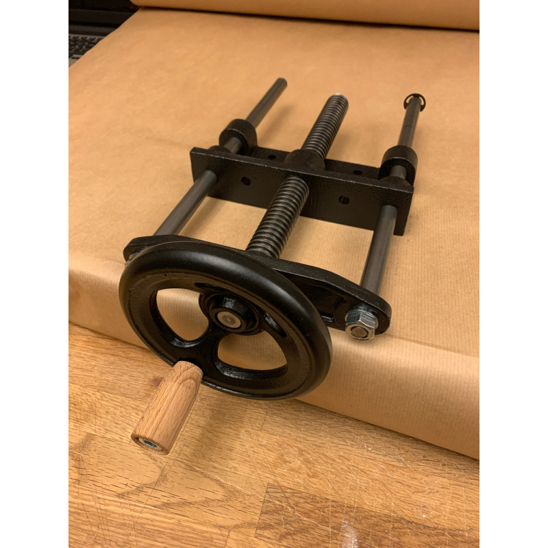 Large Front Vise with wheel