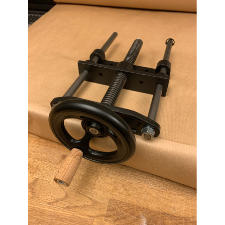 Large Front Vise with wheel