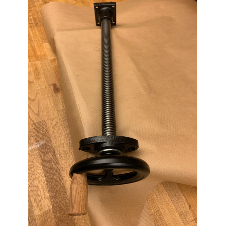 Bänkskruv 390mm arbetslängd med hjul